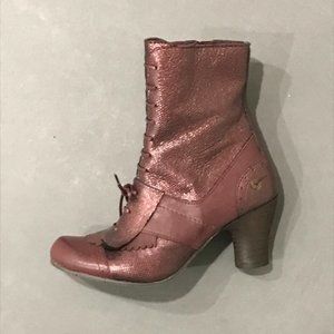 GOLD BUTTON LEATHER HEELED ANKLE BOOT